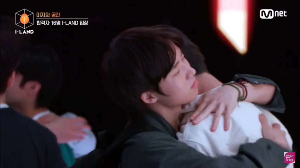 sdarkpassenger's tweet image. Ağlıycam ya kıyamam 23 üye fazlaydı ama keşke o kadar çok kişi elenmeseydi :( nasıl üzüldüler #Go_ILAND