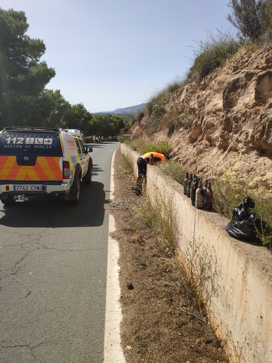 🔸El jueves día 25 de junio,<a href="/PCivil_Totana/">Protección Civil</a> junto con <a href="/PCALEDO112/">PC ALEDO</a> colaboran en la limpieza de cunetas,recogida de botellas de cristal y residuos♻️ que había a lo largo de la carretera MU-502 que transcurre desde la Santa hasta Aledo y evitar🔥
<a href="/112rmurcia/">112 Región de Murcia</a>
<a href="/aytoaledo/">Ayuntamiento Aledo</a> 
<a href="/AyuntTOTANA/">TOTANA AYUNTAMIENTO</a>