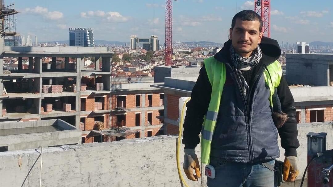 firtina_dergi's tweet image. Koronavirüs salgınına ve hastalık teşhisine rağmen Galataport şantiyesinde çalışmak zorunda kalan ve yaşamını yitiren DİSK Dev Yapı-İş Avrupa Yakası Temsilcisi Hasan Oğuz anısına hatıra kitaplığı kuruluyor
firtinadergi.com/2020/06/hasan-…