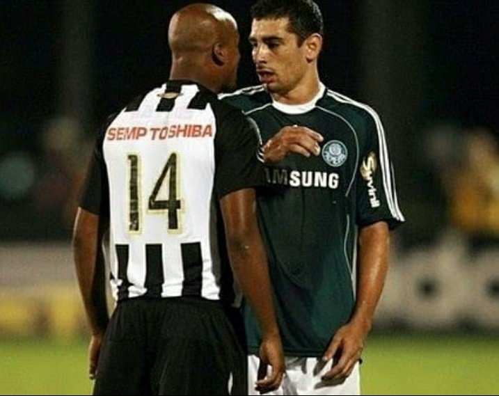 TEVINOJOGODOSFC's tweet photo. Quando eu entrei, falei pro Diego: "Agora acabou, né? Você já chutou a bola na trave , já fez isso e aquilo, mas agora sou eu que tô te marcando. Aqui o negócio é diferente" - Revelou Domingos https://t.co/jGwM4LXHlJ