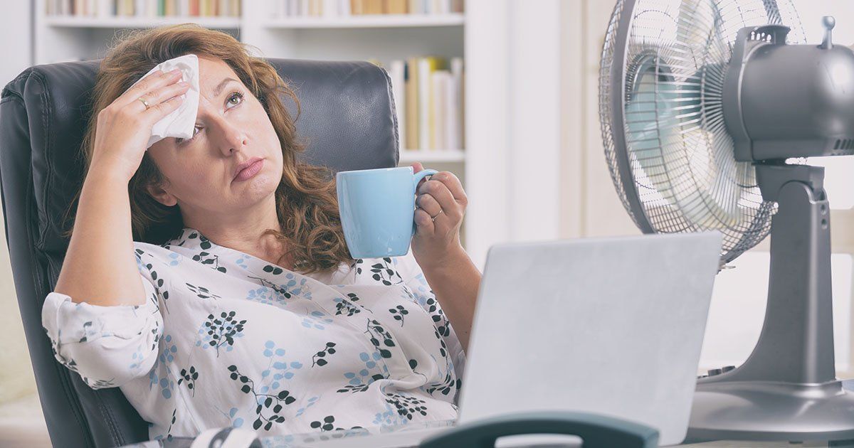 Человеку душно. Жарко в офисе. Работа в душном помещении. Жара в офисе. Жара в офисе.