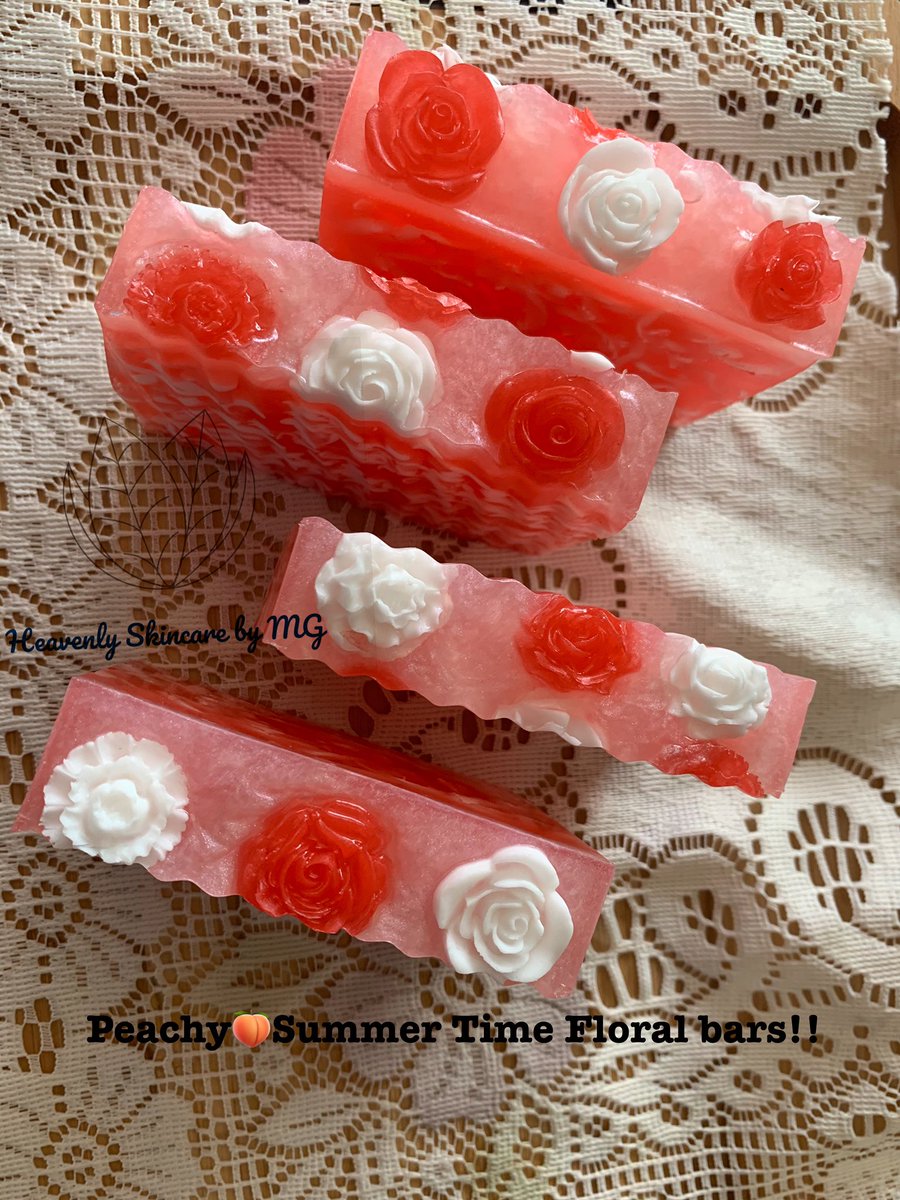 Peachy🍑Summer Time Floral bars!!
This one was so much fun to make!!! Shea butter soap shreds in a honey glycerin soap base combined with summery peach essential oil topped with beautiful mini flowers. A hint of sweetness and summer in a soap bar 💐🥀.