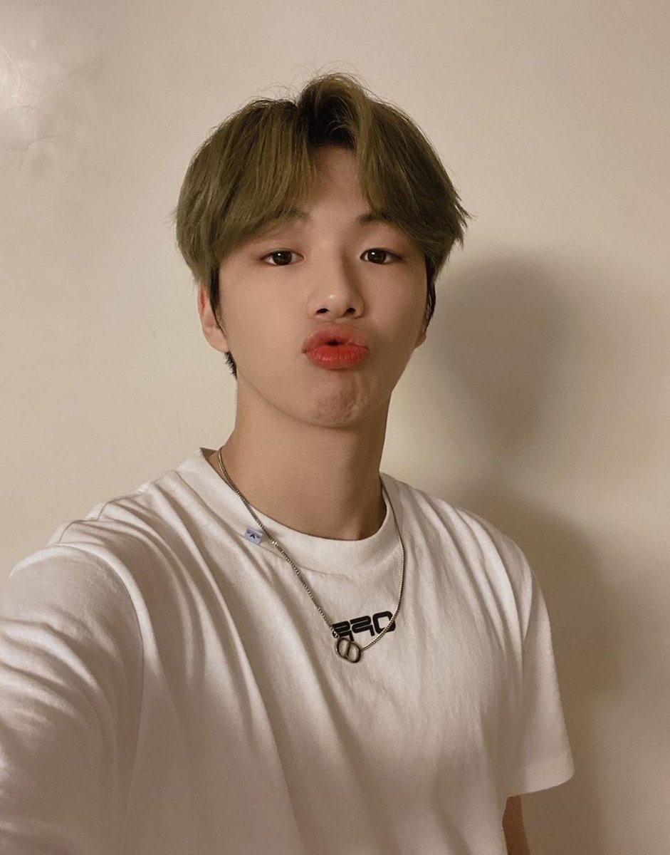 5) When he smiled so bright and that pouty lips looked so cute, then his chest made you feel so...(fill in the blank)  @konnect_danielk #KangDaniel #강다니엘