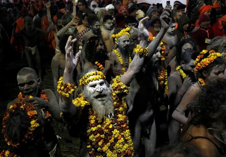 The next verse describes the ' munis' as living in divine ecstasy or supreme bliss ( unmaditāh) due to renunciation of world with their souls detached from the bodies, & they live in a state of 'samadhi' - living in spirit & not in body.Image of Naga Sadhus