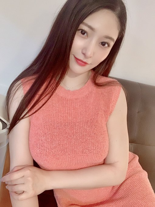 ニット系の洋服は&hellip;  やはりオッパイが目立ってしまうね😛 https://t.co/OMJnt9p78z