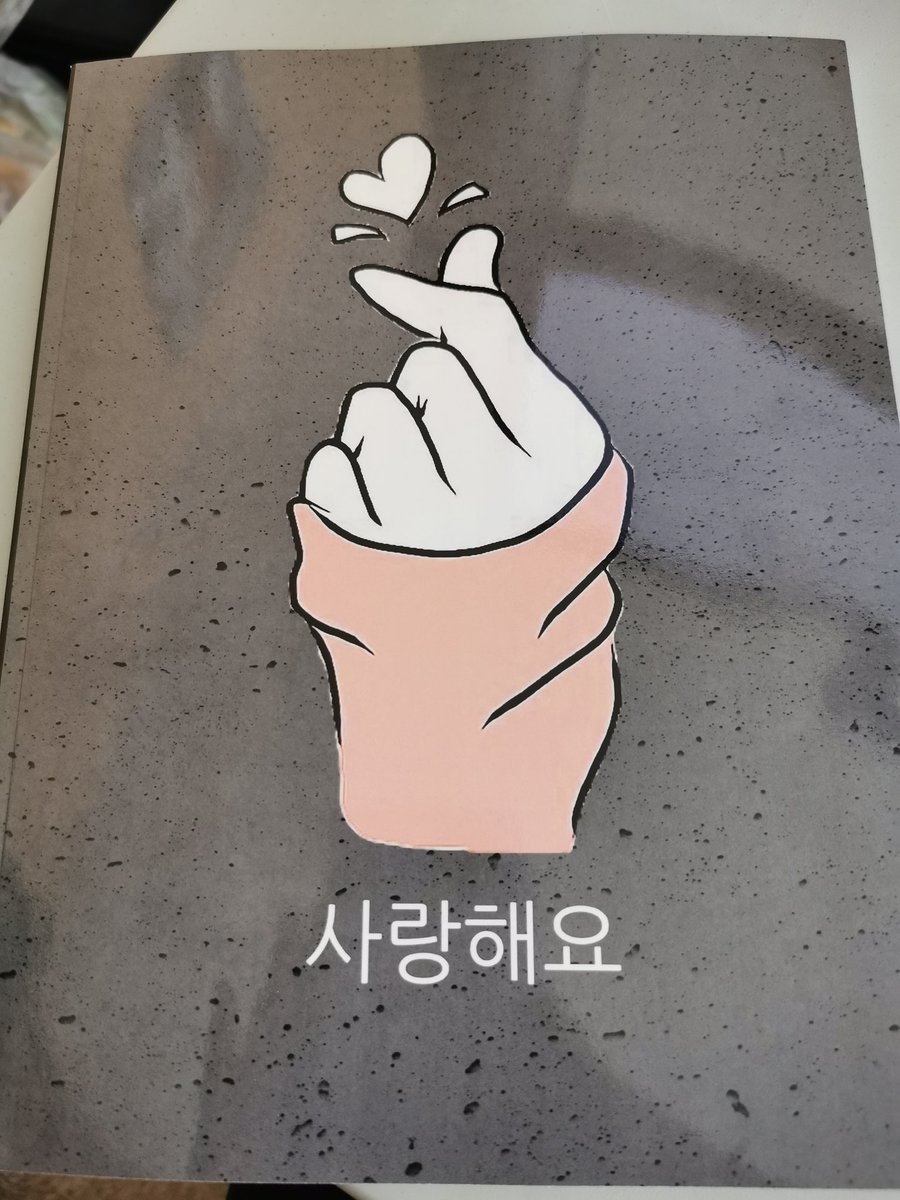 Huge thanks to @JynxieRose for the fingerheart notebook through <a href="/TeamStreamGifts/">StreamGifts</a>. I've already started using it!!! It's super cute!!

Yaaaaaaaay!