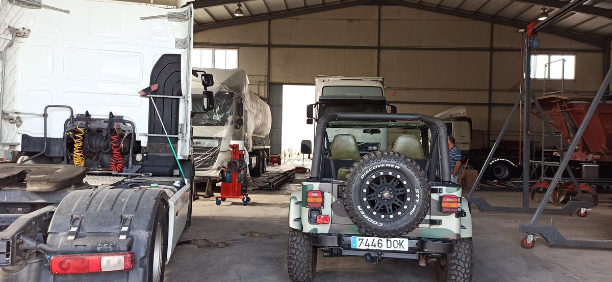 grucex's tweet photo. Recuerda que en Grucex nos encargamos del servicio y mantenimiento de tus productos Palfinger, tu carroceria en fabricacion, reparacion o reforma. https://t.co/gu1d8wm42t