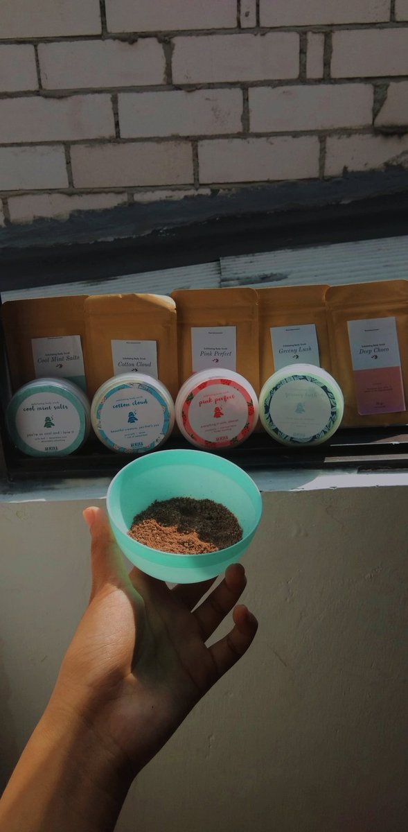 araliandi's tweet photo. @BerburuSale Body scrub nya kakak https://t.co/IwbHLs7F8j