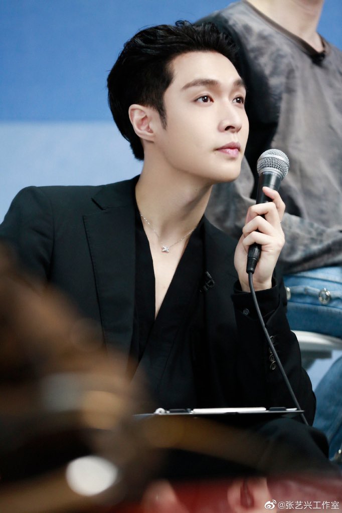 eternallyixing's tweet photo. Zhang PD on <We Are Young> @layzhang (1/3) https://t.co/0dVH9r62Mh