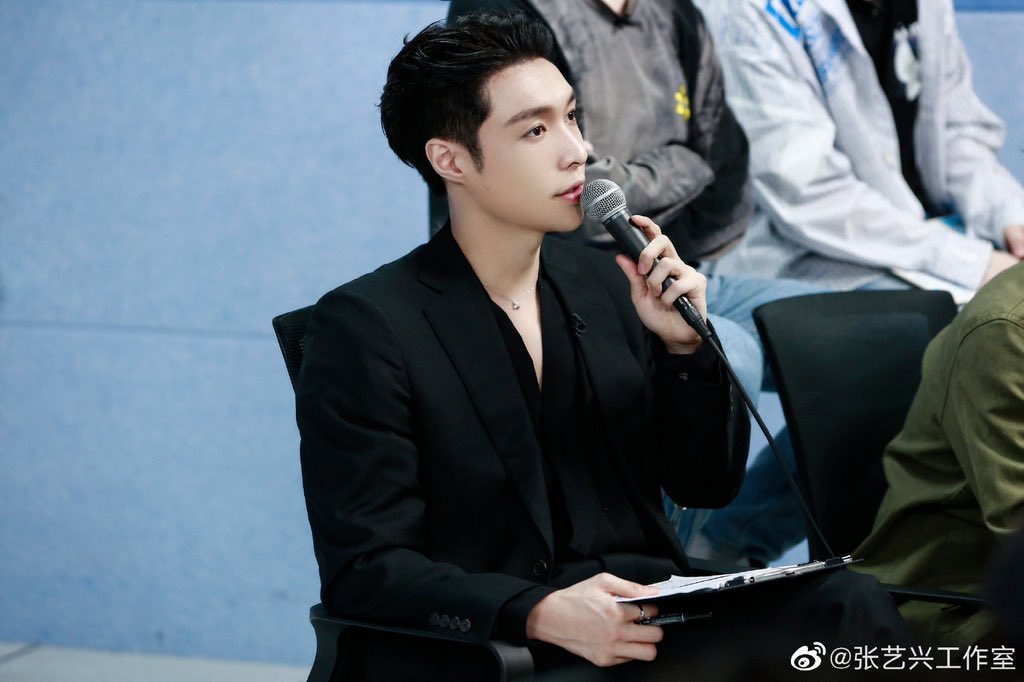 eternallyixing's tweet photo. Zhang PD on <We Are Young> @layzhang (1/3) https://t.co/0dVH9r62Mh
