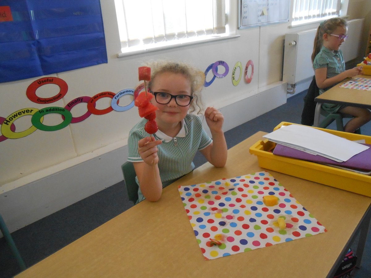 Sandholme30's tweet photo. Yr1 B Bubble enjoying making fruit kebabs as part of their sports and healthy week. https://t.co/GiLVe9j4o8