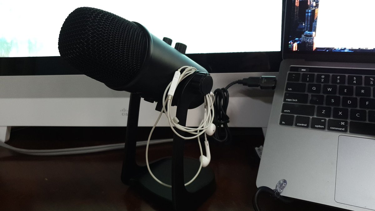 ishidamarcello's tweet photo. Brand new acquisition for my #WFH toolkit. Since working with Global Teams 🌍 every day, realized sometimes voice quality is very important... 🗣 specially if you are running webinars, meetings, etc.. #lifeonwebex #Cisco #collaboration https://t.co/kEDVk4Vj0h