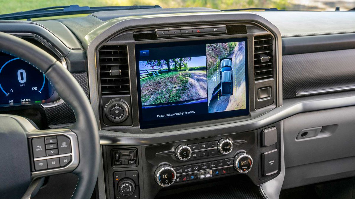 InfoAutoAr's tweet photo. #PorElMundo La #FordF150 presenta un nuevo sistema multimedia SYNC 4 con pantalla central de 8 o 12 pulgadas, compatible con Apple CarPlay, Android Auto y un sistema de sonido B&amp;O que puede tener hasta 18 altavoces. #INFOAUTO #IApickup #IAencasaconvos En breve el informe! https://t.co/uJO8lwC5ro