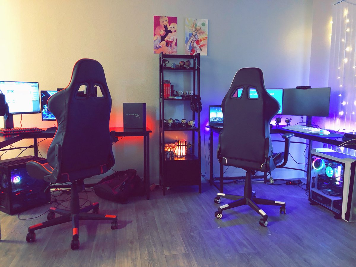 Hannahhh_18's tweet photo. My PC and my living room are complete ❤️ https://t.co/7NvdJKBjva