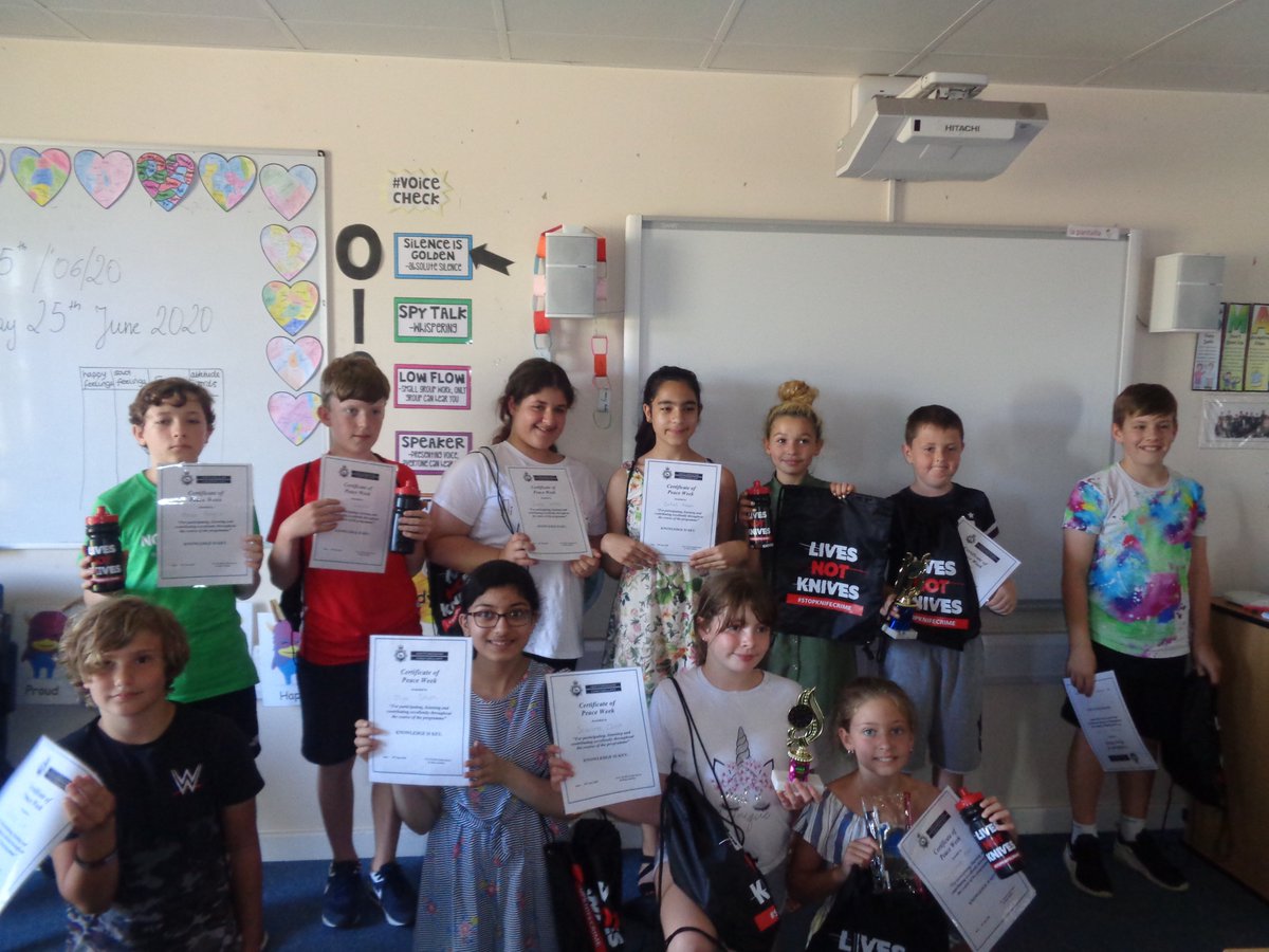 WoodOxhey's tweet photo. Our amazing PCSOs Daisy&amp;Keith have spent a few days in year 6 this week covering, amongst other things, the issue of knife crime by adolescents. Informal, socially distanced sessions&amp;certificates for all. Special mention to Bobby, Alex, Tyler &amp; Scarlett for superb participation! https://t.co/mHfX5K6IP1
