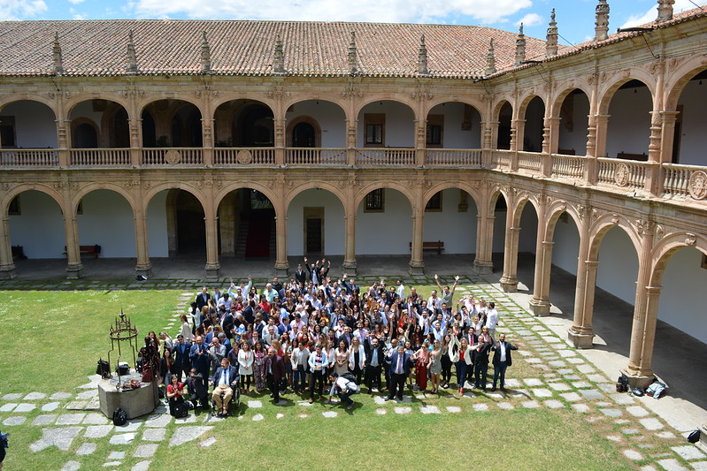 CEDUSAL's tweet photo. Hoy hace un año que celebramos la clausura de los #CEDUSAL45 Este junio ha sido menos junio sin vosotros. Un abrazo a la gran familia de los #CEDUSAL: alumnos, profesores, conferenciantes, personal de apoyo... deseamos que os encontréis bien.
���https://t.co/rSKhLQhUns https://t.co/OhP680sAHW
