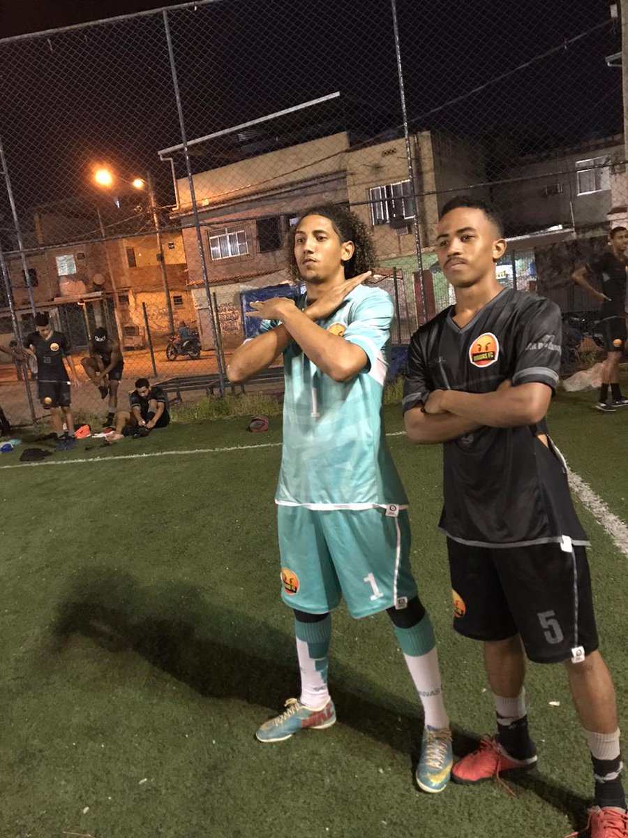 Emerson09196889's tweet photo. Jogador não olha pra foto 🤬🙅🏾♂️#RAIVAS 6 X 3 piracambu @Thpiloto333 https://t.co/ctKfKXPEZd
