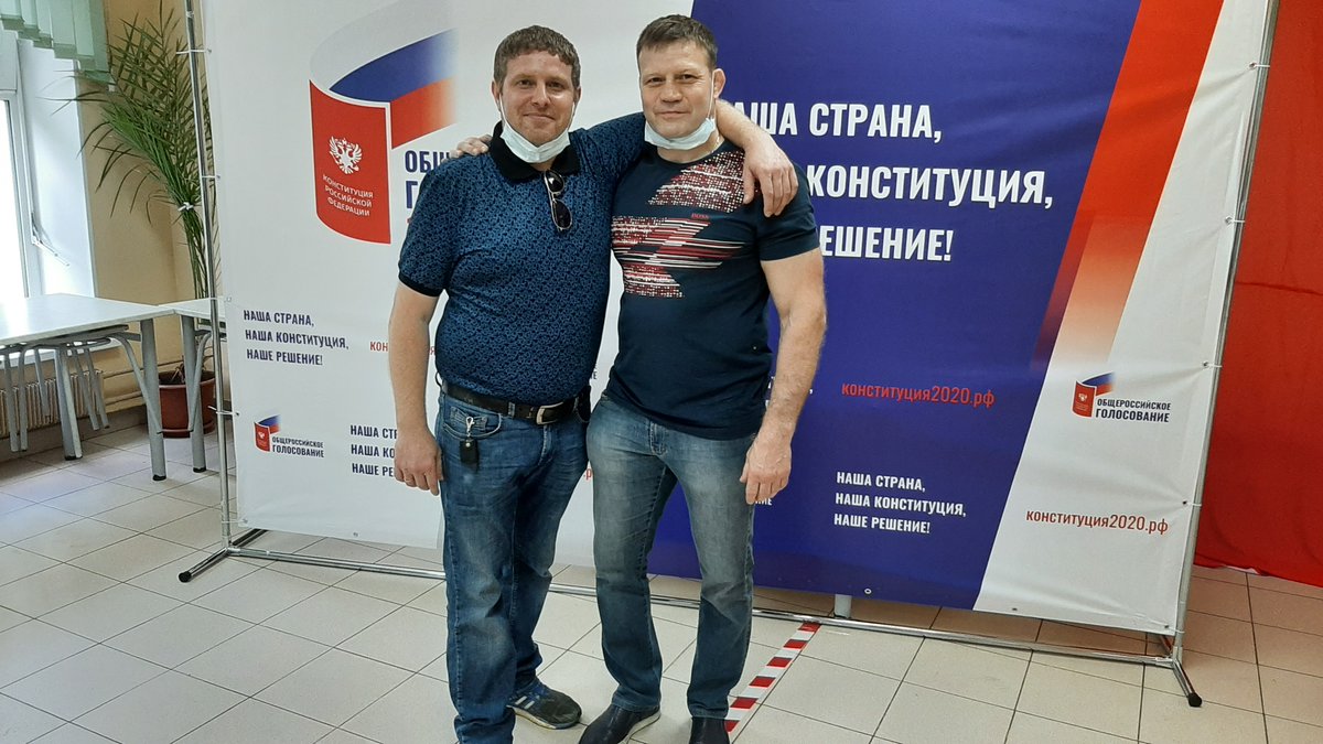 AlexandrKladko's tweet photo. С борцом греко-римского стиля, 3-х кратным чемпионом Европ��, чемпионом мира, бронзовым призёром Олимпи��ских игр и заслуженным мастером спорта России Алексеем Глушковым поддерживаем, предложенные Президентом РФ, поправки в Конституцию России. https://t.co/KRB7gdIZzi