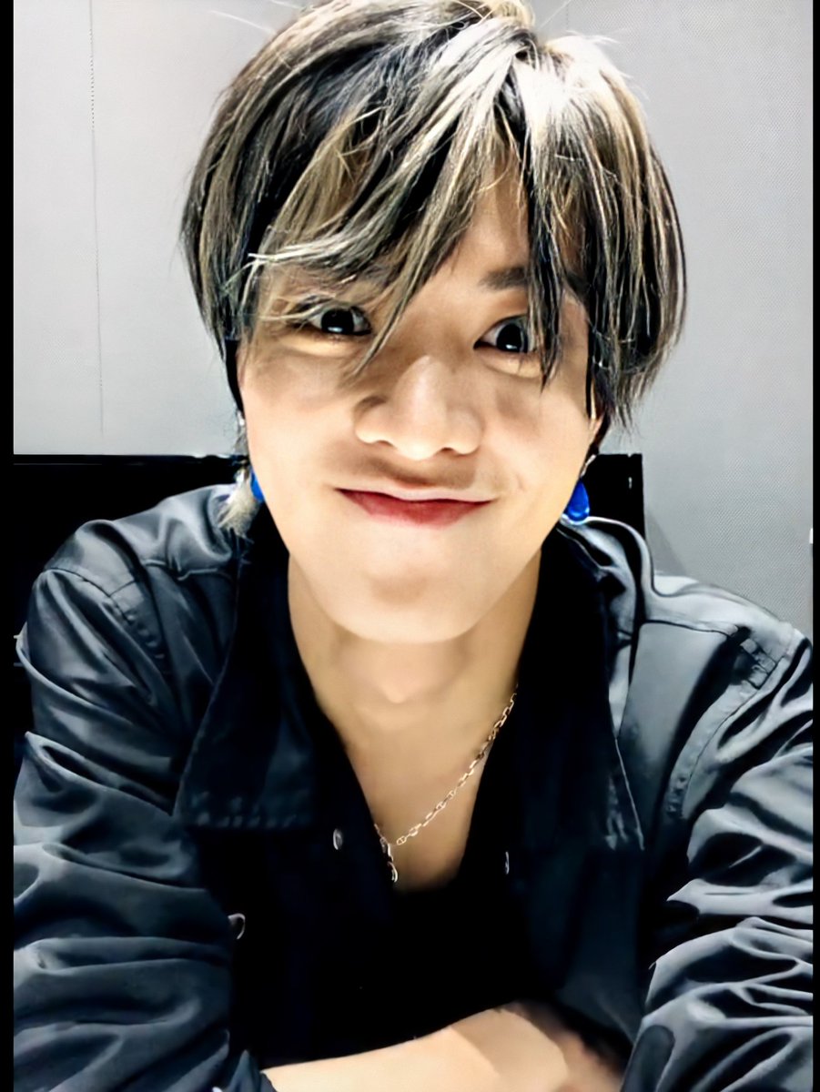 kunbust's tweet photo. i got a lot of yuta's adorable side today 🥺 https://t.co/Da49BhEX0e