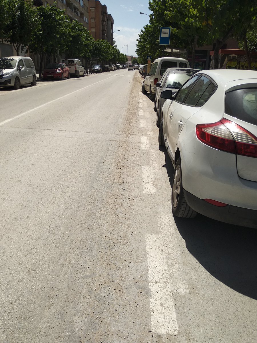 Yoquesenose's tweet photo. Así está la C/ Pintor Pedro Flores por la salida de camiones de las obras de la estación. La casa se llena de polvo cada vez que abres la ventana. ¿Cuándo limpiarán la carretera? Llevamos meses aspirando polvo.
@adornoelcarmen
 
@Ballesta_Murcia
 
@SerranoJAntonio
 
@AytoMurcia https://t.co/PMB07JZHTs