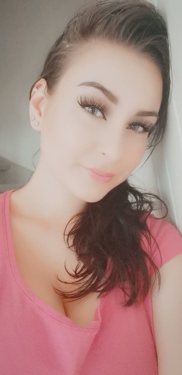 GGHelene96's tweet photo. GUESS WHAT... I'm live 😇 Come say hi! https://t.co/dkiMqCFX5S 🥰 
#streaming #gaming #gamergirl #twitch #live  #TwitchAffilate #VALORANT #twdg https://t.co/vMPc3IIVyC