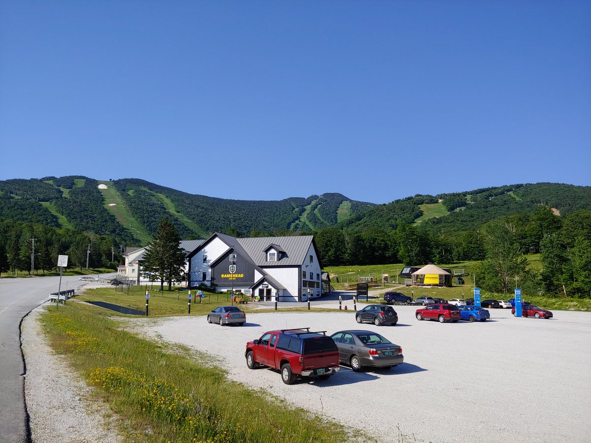 mountaininnvt's tweet photo. Rise and Shine, It's Dirt Shredding Time @KillingtonMtn amazing day for you #mountainbikers #killington #vermont #mtb2020 https://t.co/x2keSQeNyl