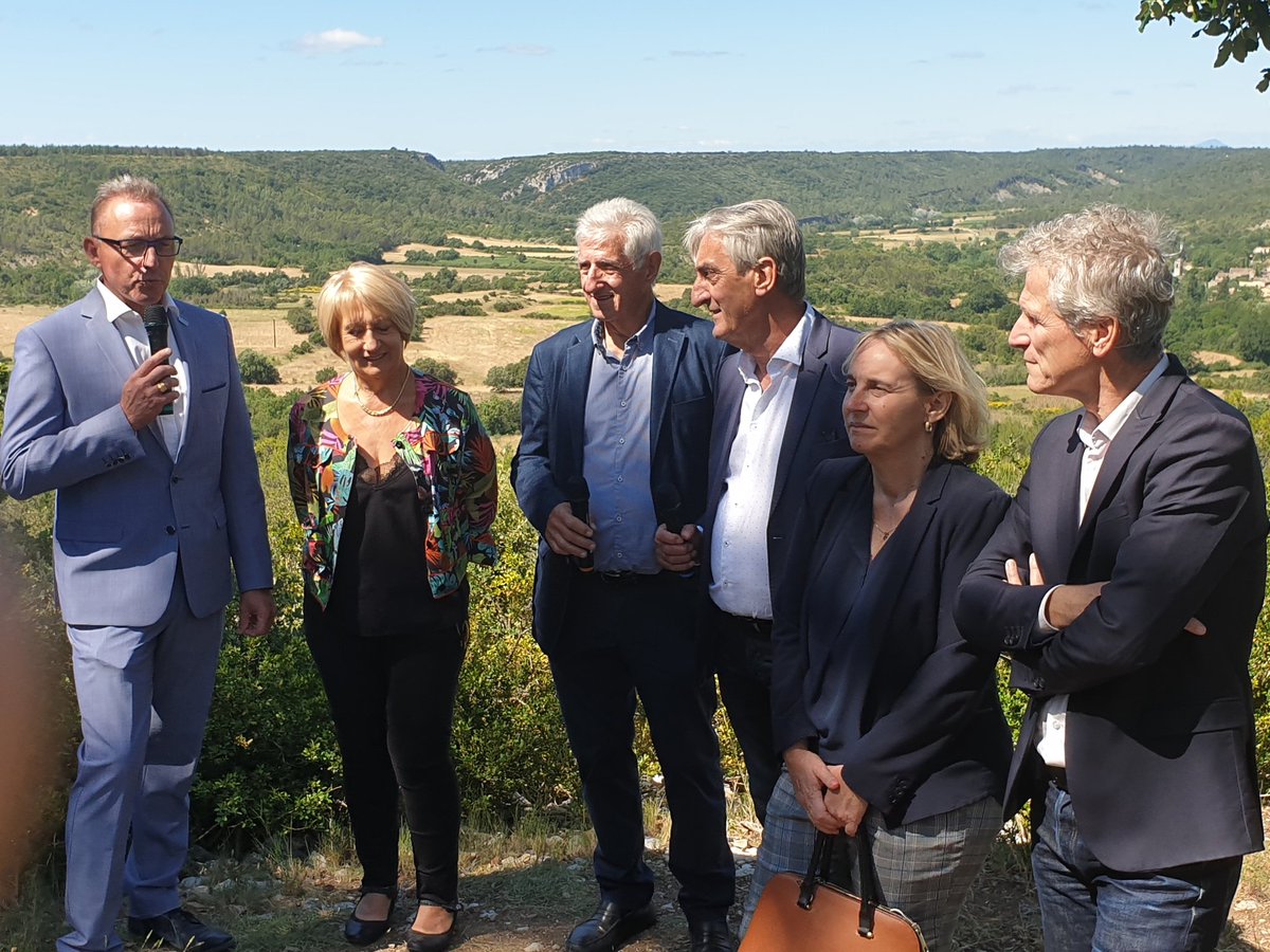 enedisOccitanie's tweet photo. #Gard : pour ce #VendrediLecture, nous vous proposons de revenir sur un partenariat au bénéfice du déploiement de la #fibre optique ✅ https://t.co/ENIZSVZqDW https://t.co/bxH8p0CJGZ