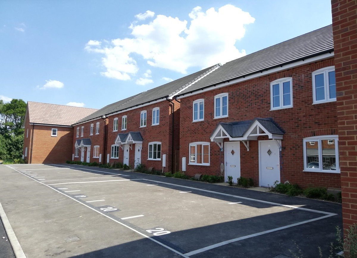 Lisa_Wadhams's tweet photo. Huge thanks to Greg @calfordseaden for taking care of handovers at Emmbrook Place, Wokingham yesterday. These beautiful new homes will start being occupied from today. Sad I couldn't be there but I heard they were immaculate. Thanks to Tom and the team @bovishomes for everything https://t.co/ORNLjwrBK1