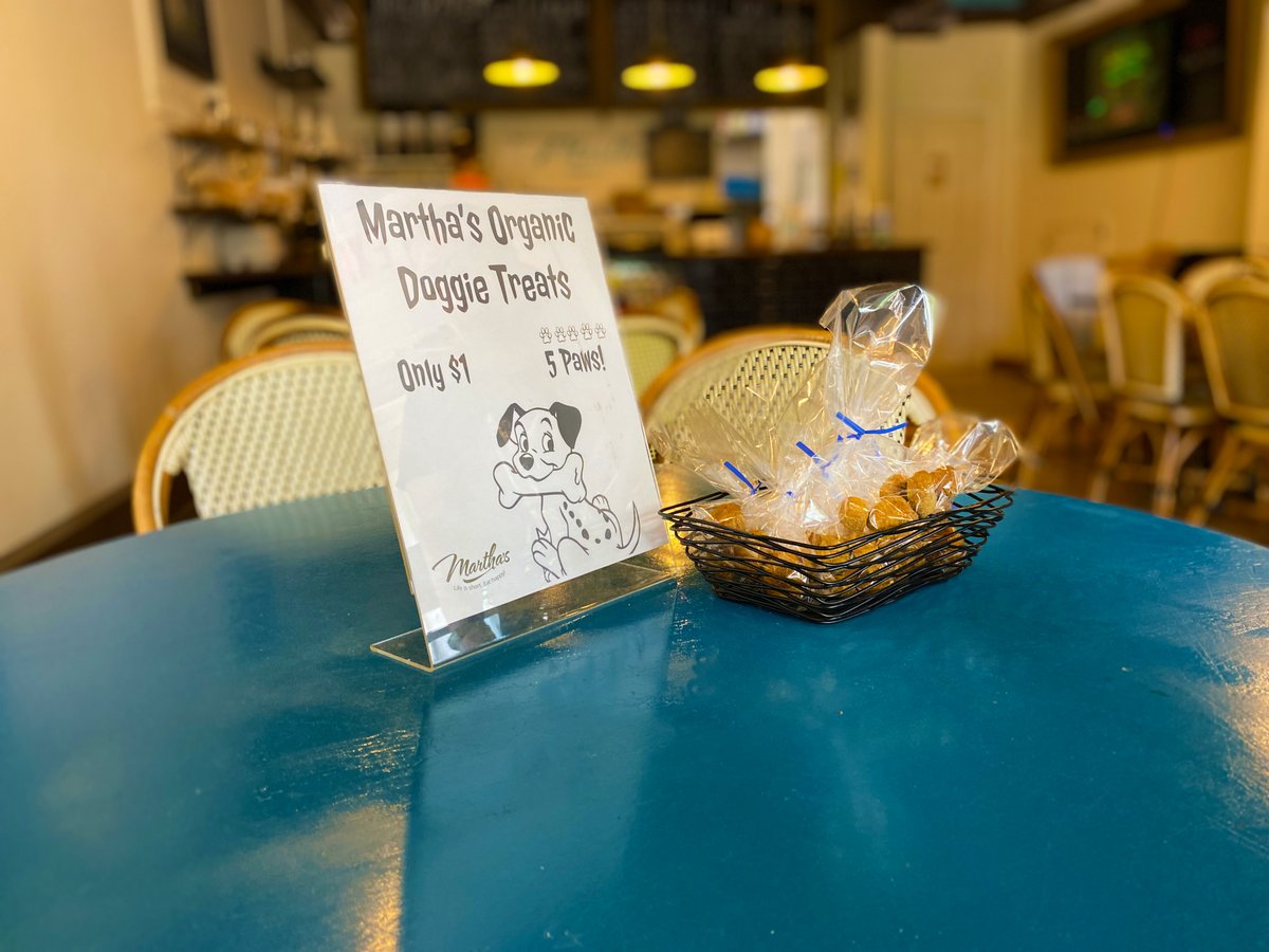 marthascapecod1's tweet photo. Show your love to your doggie with Martha's organic treats! 5 Paws Reviews! https://t.co/swXsIGFb4i