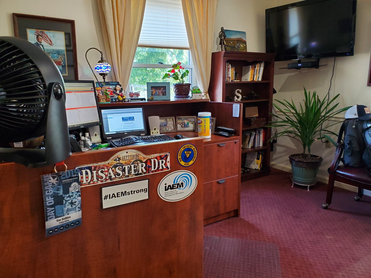 dizazter's tweet photo. Another great day of making it happen. #IAEMstrong https://t.co/NXL3nMLuD8