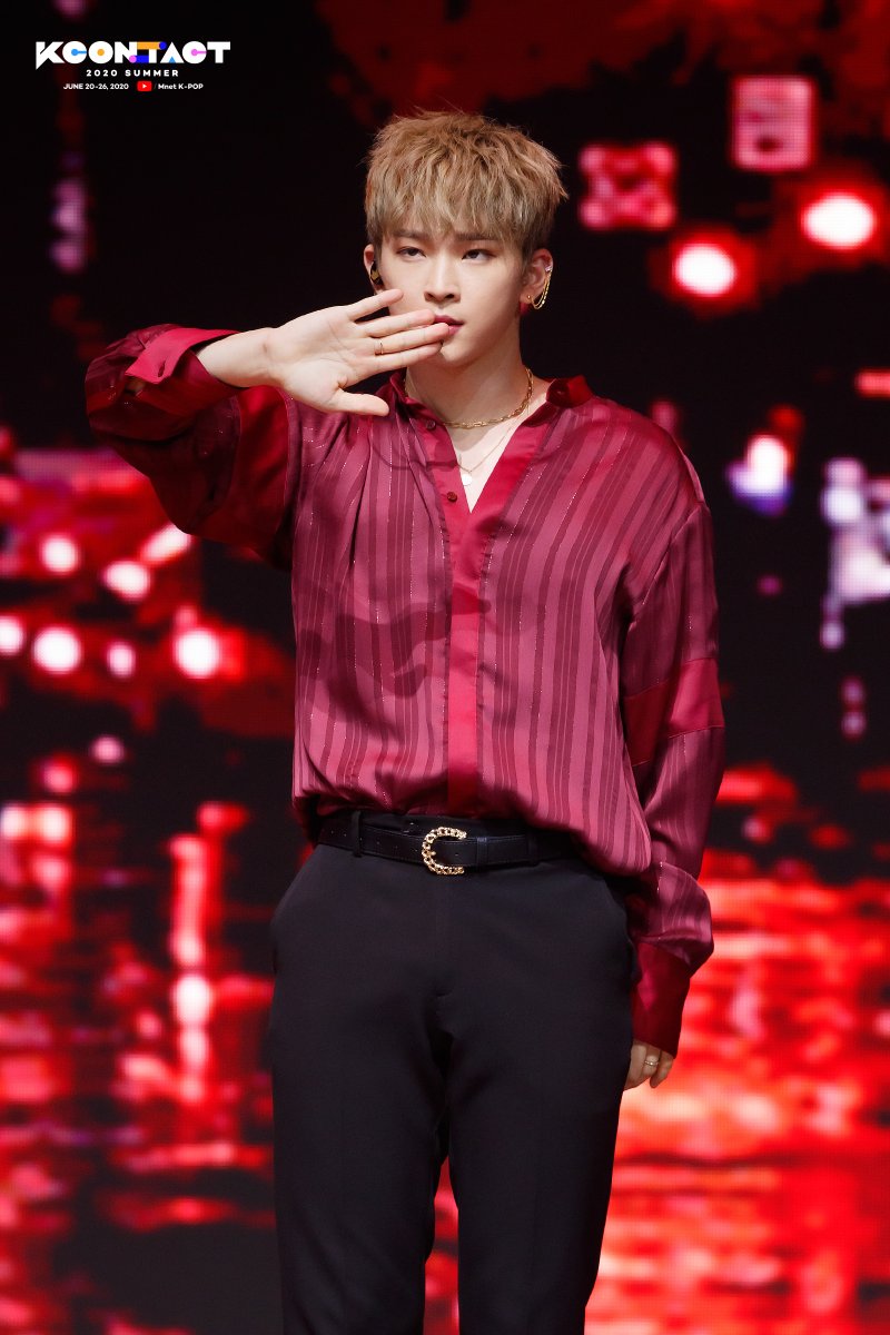 KCON_official's tweet photo. [KCON:TACT 2020 SUMMER] DAY 7 #ONEUS

We love @official_ONEUS to the moon and back!

▶WATCH #KCONTACT NOW: https://t.co/r2LY9moQI2 
#KCON #KCON2020 #LetsKCON247 https://t.co/TtoFzWZsPX