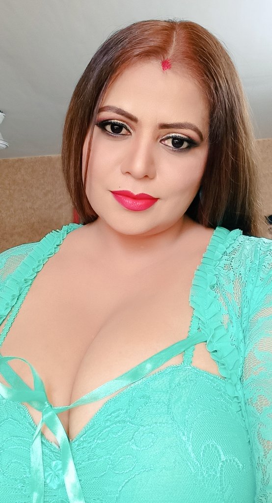 sapnasappuu's tweet photo. “फूल” चाहे कितना भी ऊंची टहनी पर लग जाए लेकिन “मिट्टी” से जुड़ा रहता है, तभी खिलता है।
🙏
@sapnasappuofficial @instagram @twitter @tiktok @facebook @google #sapnasappuoffical #sapnasappu #sapnakeangoor #sauteli #sapnaactress #trending #instagram #instadaily #blogger 💓💋🥰 https://t.co/obxqJxYQHt
