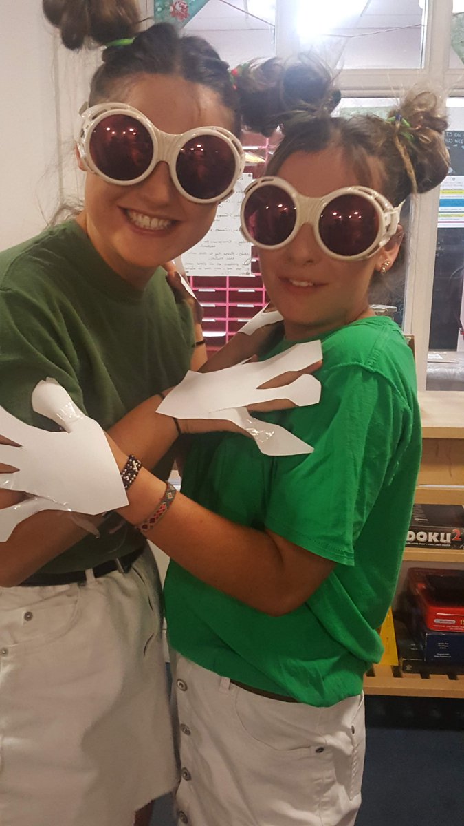 HomeColl's tweet image. It is very clear going through my photos on this Commem day, that an @HomeColl prefect needs to have some serious dressing up skills! Casta, Rosie, Tilly, Imo, Willa, Cc.