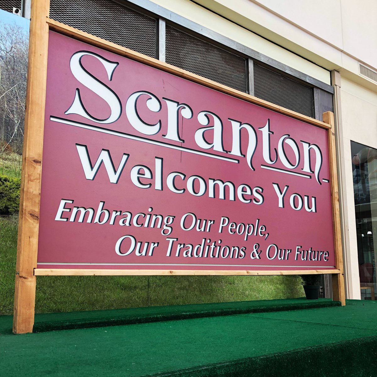 Good news <a href="/theofficenbc/">the office</a> fans! The Steamtown Maaa .. err aaa... the Marketplace opens back up to the public today at 11am ... you can finally get that “Scranton Welcomes You” 15th anniversary pic!!!  😍 📸 ✨
.
shopsmallsteamtown.com for additional tenant &amp; public safety info