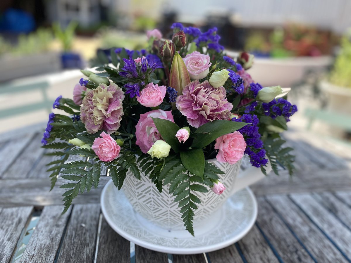 Gorgeous flowers from a happy client! <a href="/LyonsDavidson/">Lyons Davidson</a> #clinicalnegligence