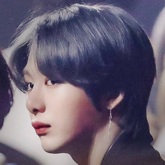 Hyungwon side profile: the aesthetic thread 