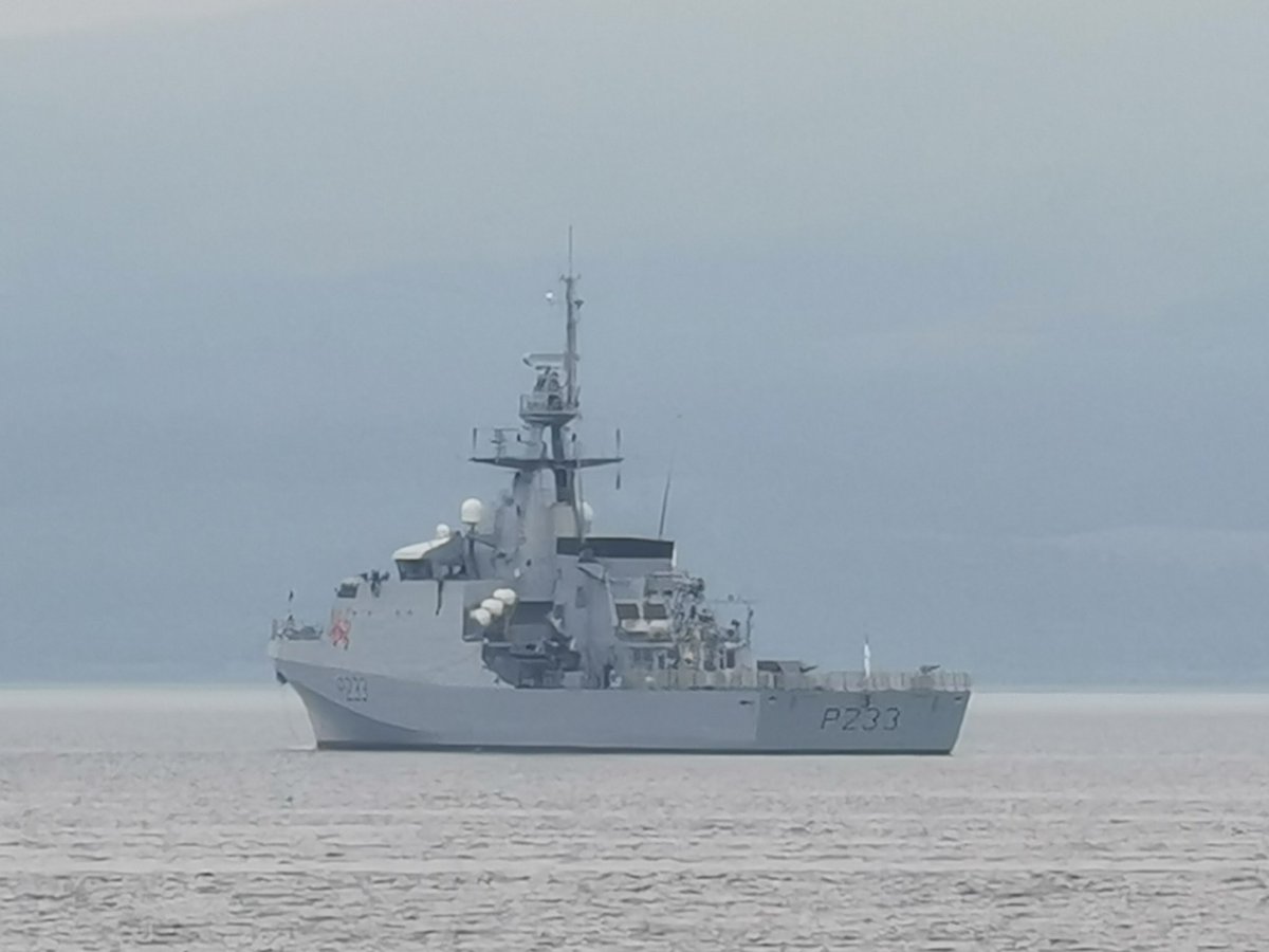 lene2104's tweet photo. Hey π¦π¦π¦ looking mighty on the River Clyde, Greenock 26.06.20 @hms_tamar @NavyLookout #batchII #OPV #mightycubs https://t.co/MsB7fs3jag