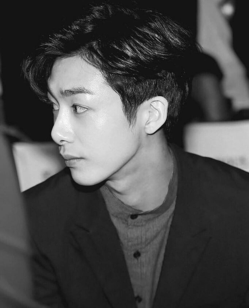 Hyungwon side profile: the aesthetic thread 