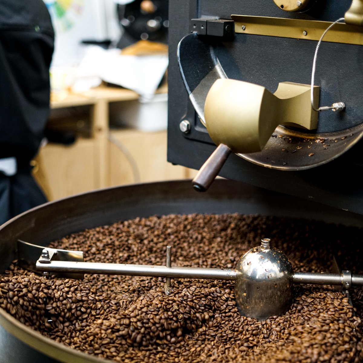 Following the governments announcement that Bars, Restaurants and coffeeshops can reopen from the 4th July we're gradually roasting more and more delicious coffee for all of our customers. From Monday you can get takeaway coffee and freshly baked cakes from @Farewell_Ldn!