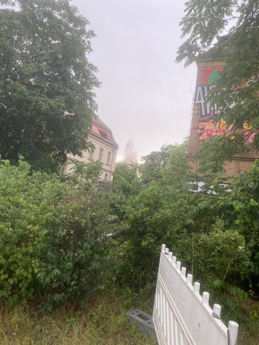 Sprengung erfolgt.
#Potsdam #FürPotsdamImEinsatz #Bombenentschärfung #Weltkriegsbombe