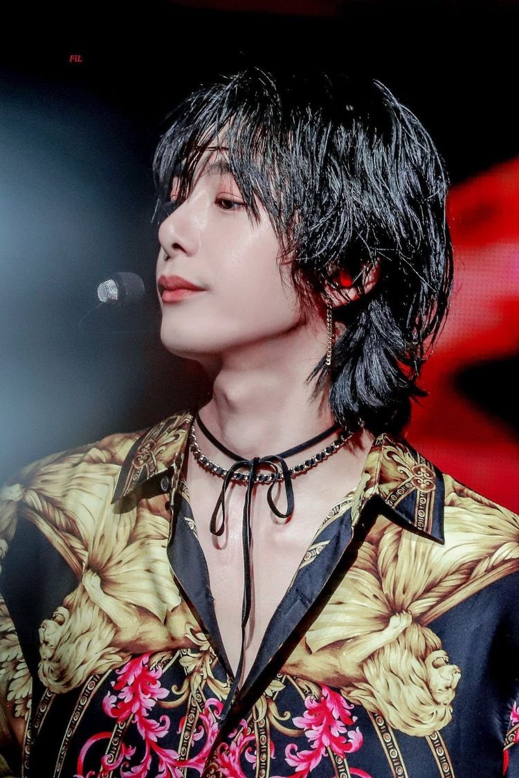 Hyungwon side profile: the aesthetic thread 