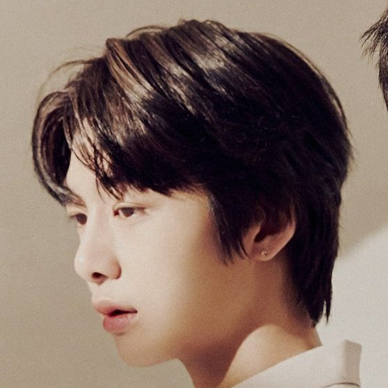 Hyungwon side profile: the aesthetic thread 