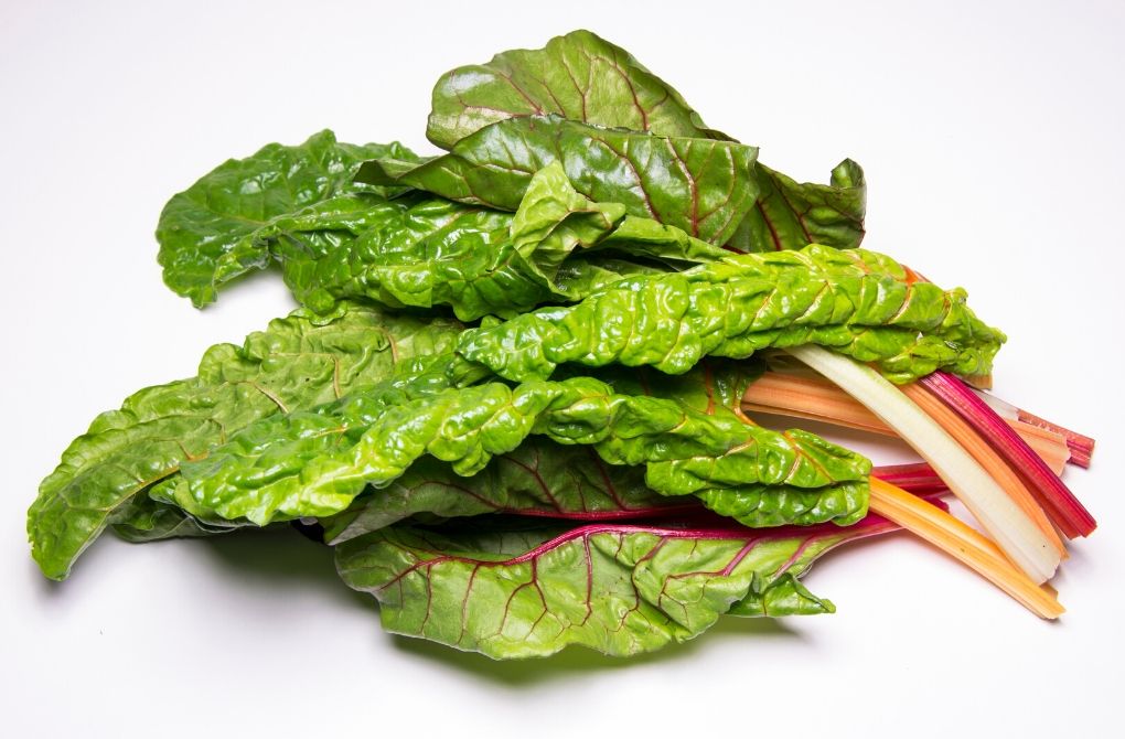 For anyone trying to eat a lot of leafy greens, Swiss chard is a must. Find out all about the many health benefits of Swiss chard, its nutrition information and some tips on how to eat it at peppermint-tea.com. #healthyeating #seasonalproduce #swisschard #chard #onabudget