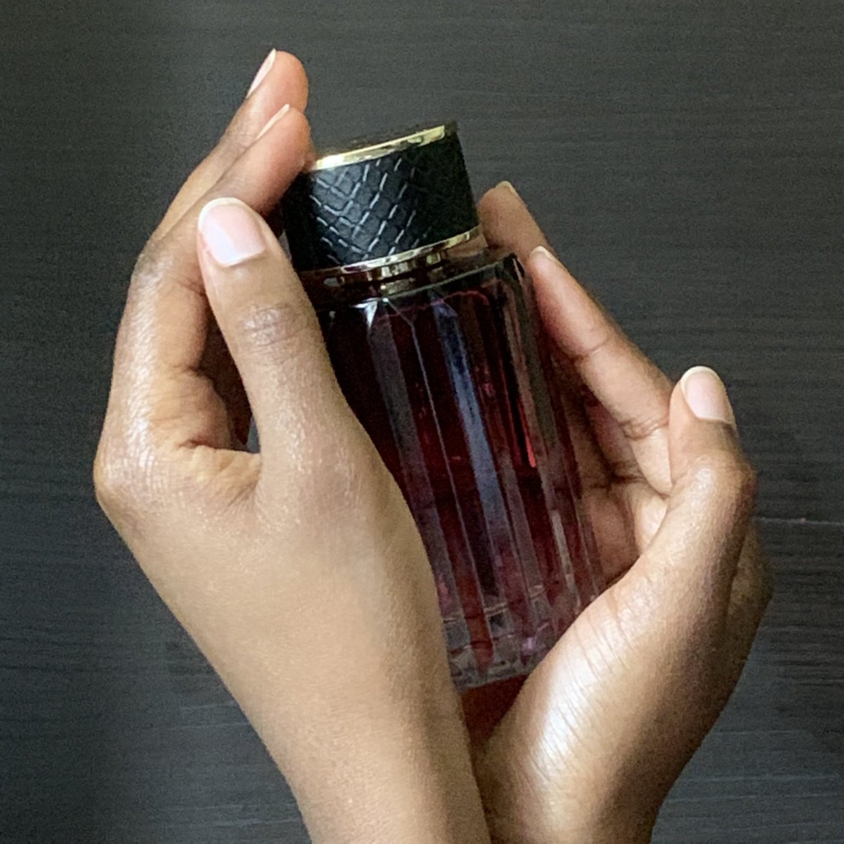 Lizzieworldx's tweet photo. I just adore a beautiful bottle. #beauty #perfume #productphotography #SharewithNext #edp https://t.co/Kra6sdqWBX