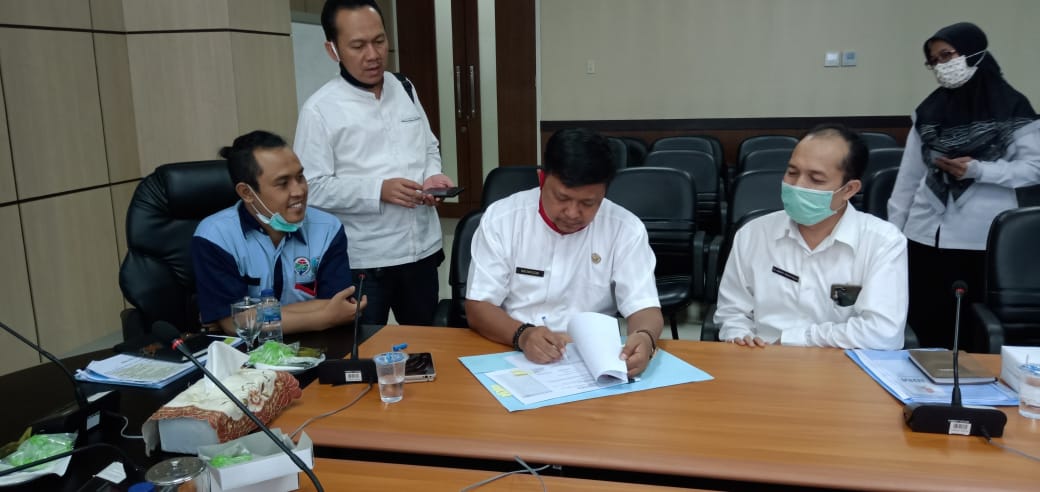 widodook2's tweet photo. Pembahasan sekaligus penandatangan Brita acara hasil IDM kabupaten bojonegoro, dan alkhamdulillah untuk kecamatan kedungadem ada peningkatan tidak ada desa yang tertinggal
@halimiskandarnu 
@budimuni98 
@taufikmadjid71 
@kpw4jatim https://t.co/54DgBzb5DS