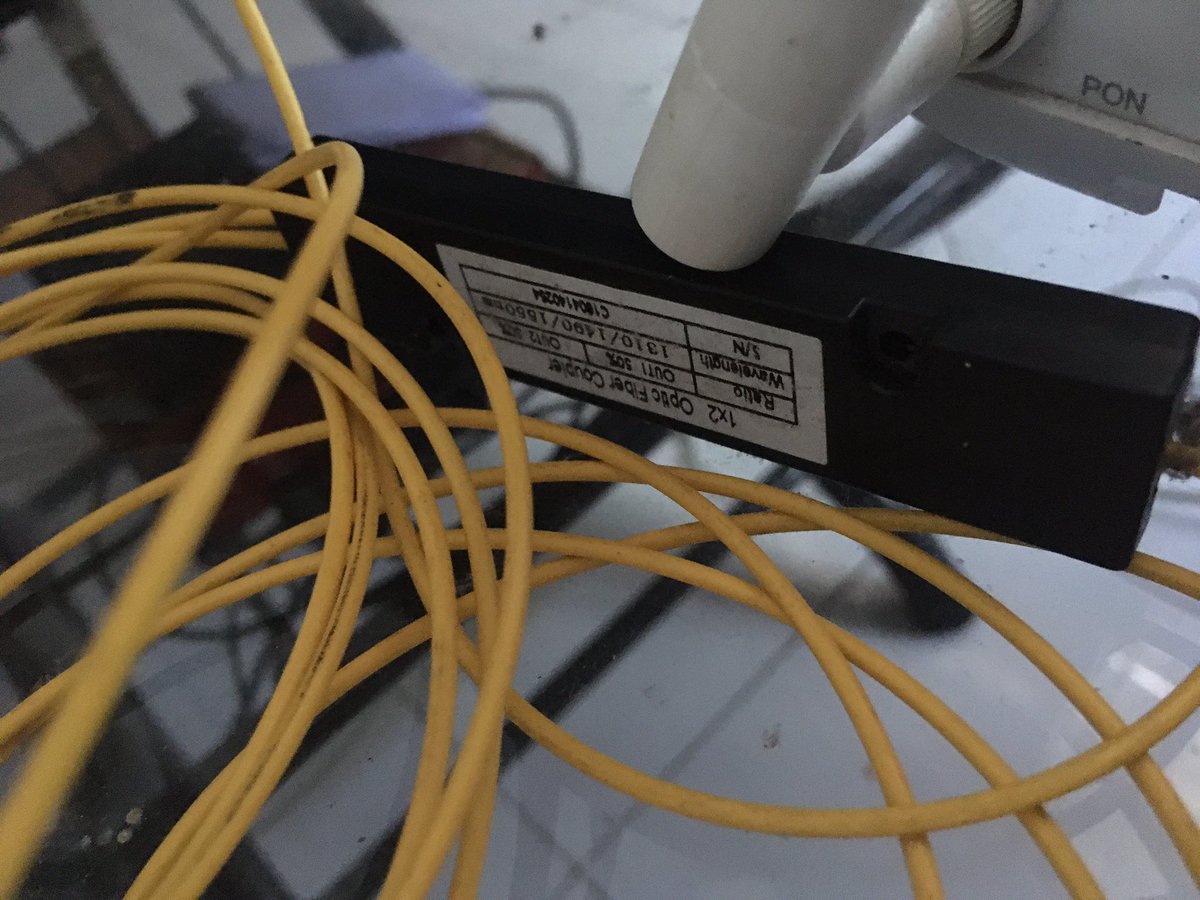 RTEKID's tweet photo. @TelkomCare @IndiHome kemaren tiba tiba ada petugas telkom pasang ‘splitter’ di modem saya, apa ini berarti internet saya ‘dibagi’ dengan pelanggan lain ? https://t.co/rDkALEWEiY