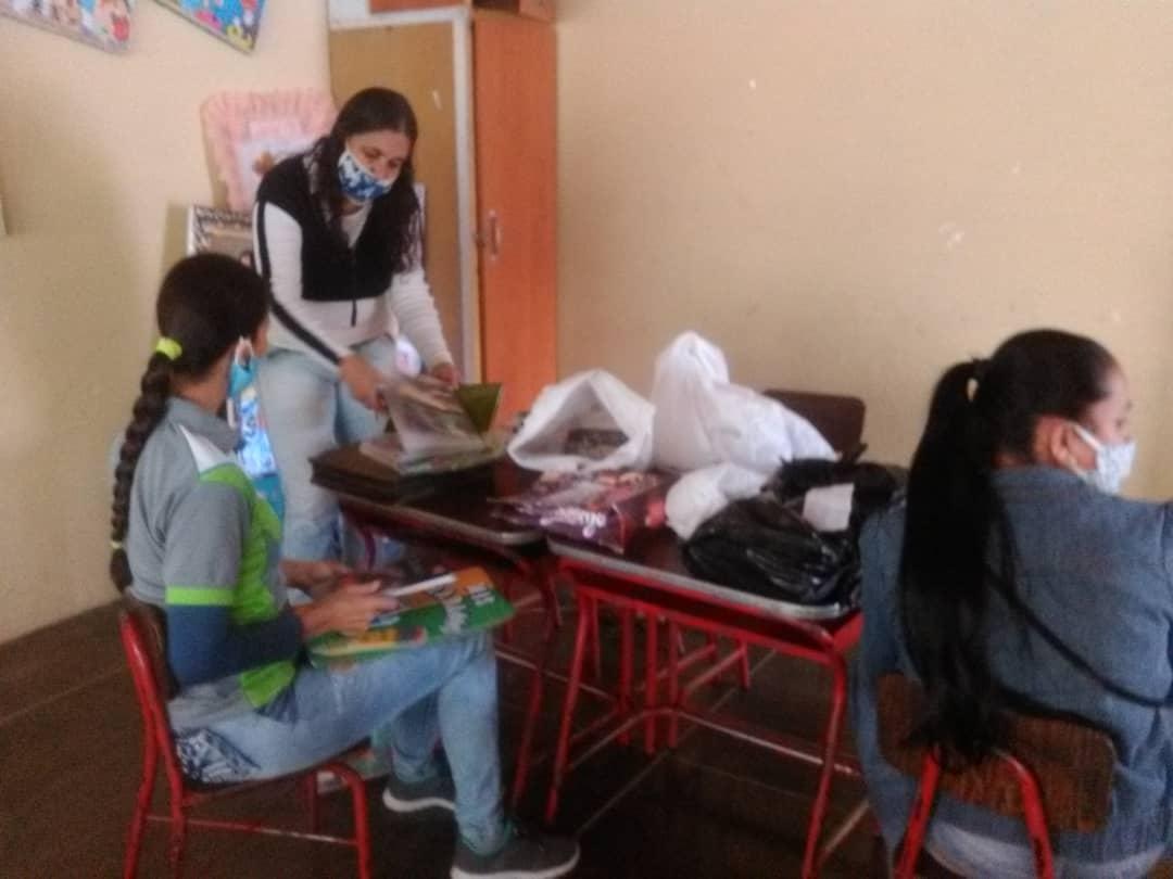 Hoy es una gran fiesta pedagógica, celebremos el éxito #PlanCadaFamiliaUnaEscuela @ZonaEducTachira <a href="/charlychaves/">Charly Rojas Chaves</a> <a href="/Crazet2011/">Crazet2011</a> <a href="/CRAJAUREGUI2/">CRAJAUREGUI</a> @MPPEDUCACION