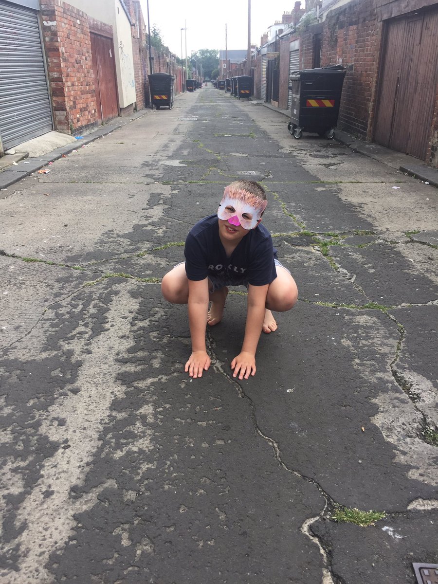 racheleclarke's tweet photo. Fabulous! Iβve just found this creature hanging out in the back lane! https://t.co/ruI5MgzyCF