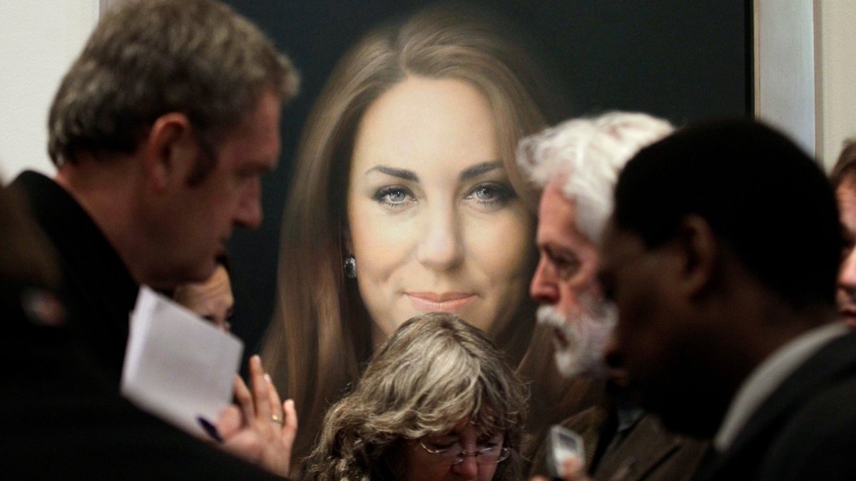 The artist said: “She explained that she would like to be portrayed naturally – her natural self – as opposed to her official self. She struck me as enormously open and generous and a very warm person”.Kate’s family also were seen going to the gallery to view the painting.