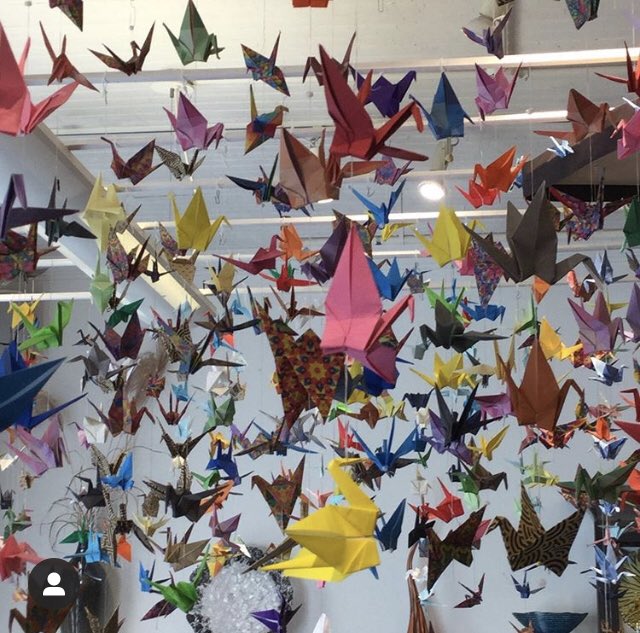 RTA_ARTS's tweet photo. @JudgeWren @BethFratesMD @elkinnicole @Grace_Durbin @TheFloridaStat1 @BarryMotivates @SpeakingofHope @FelixNater @RealCruzHenry @PattiDudek This is a project done behind bars at Fishkill Correctional Facility. Co-lead by @RTA_ARTS #visualart facilitator, Jose. ‘Art class helps me learn about the beauty of art, &amp; seeing art in new ways.’
#Origami is traditionally a Japanese symbol of hope &amp; healing. 
#artinprisons https://t.co/uTfcjEG3Lk